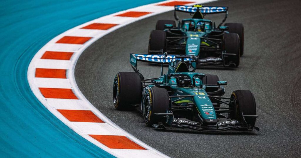 Aston Martin F1 / Reprodu&ccedil;&atilde;o