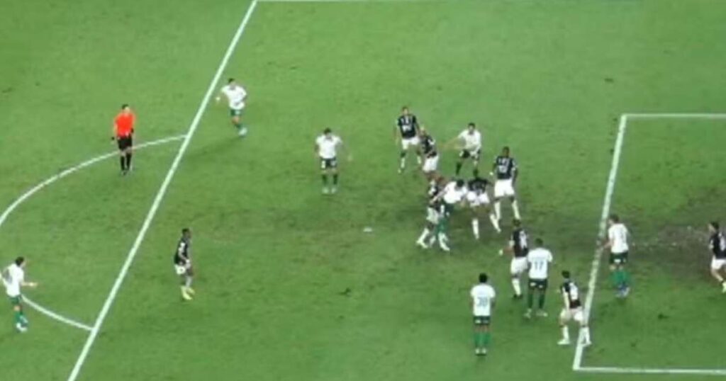 Lance pol&ecirc;mico da anula&ccedil;&atilde;o do gol do Palmeiras contra o Remo
