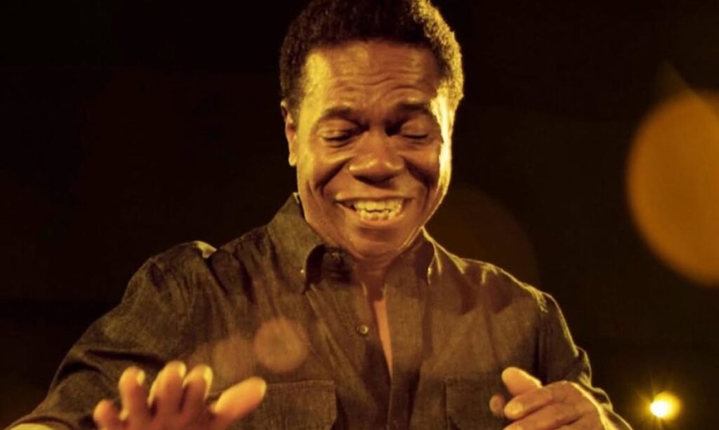 tantes músicos do mundo, o brasileiro ganhará uma estrela na Calçada da Fama de