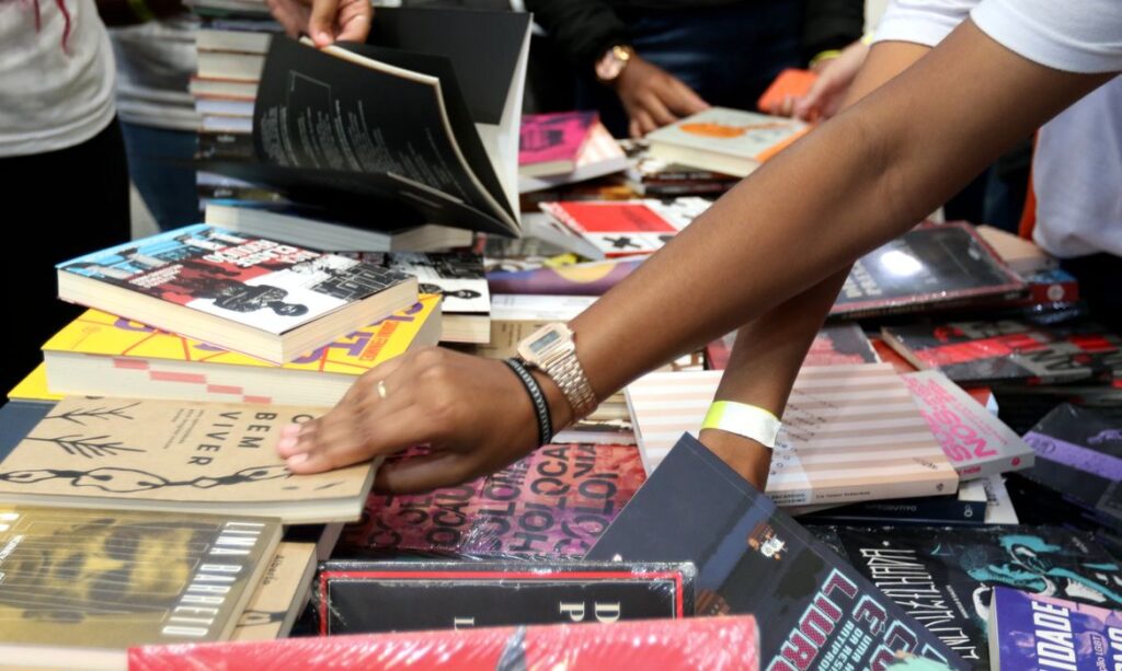 ânea, formação de leitores e desenvolvimento cultural local. Nesta edição do eve
