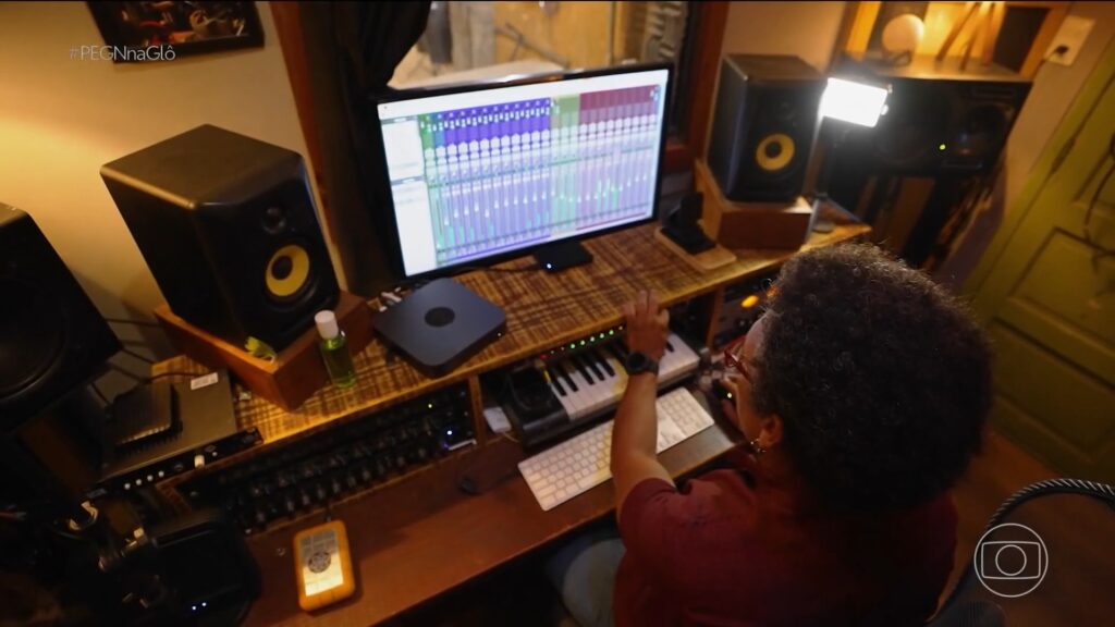 mês ao unir música e empreendedorismo Empreender na música sempre foi um desafio