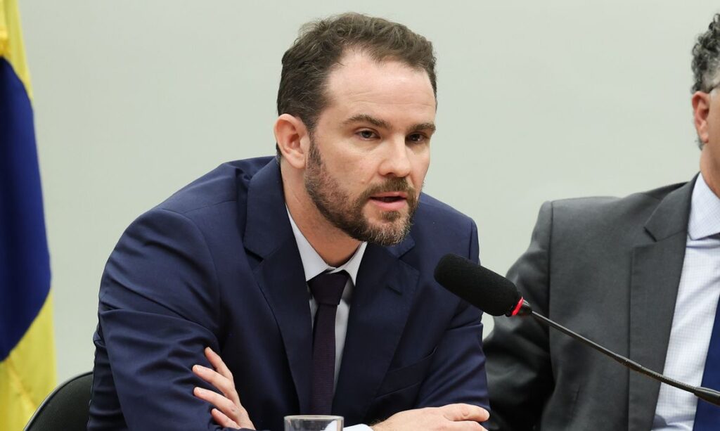 to. Durigan: Brasil discutirá guerra e minerais em reuniões do Brics e G7. Durig