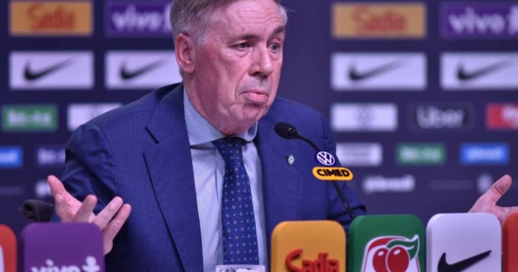 Carlo Ancelotti em coletiva de imprensa
