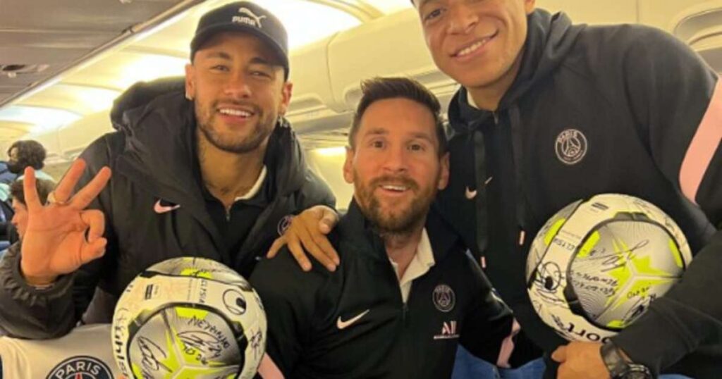Segundo Neymar, Mbapp&eacute; teve ci&uacute;mes de sua rela&ccedil;&atilde;o com Messi. Foto: @neymajr/Via Instagram / Estad&atilde;o