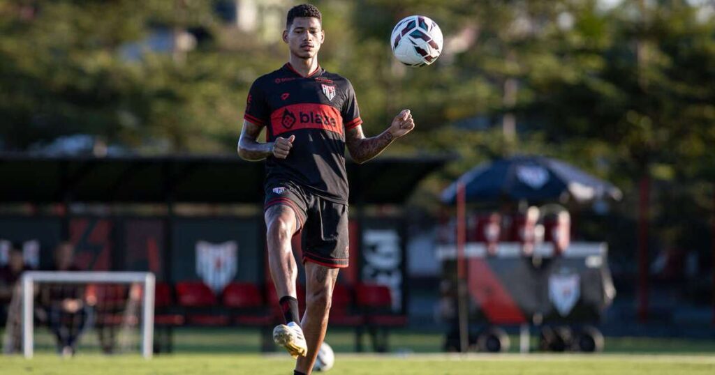 Goleiros do S&atilde;o Bernardo em treino &ndash; Foto: F&aacute;bio Gulo/S&atilde;o Bernardo / Jogada10