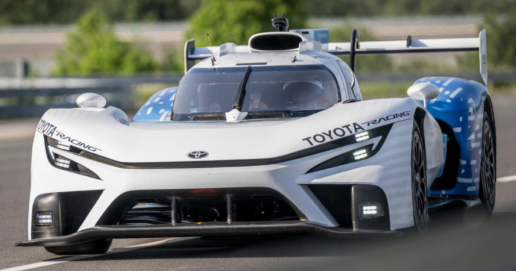 Kazuki Nakajima durante demonstra&ccedil;&atilde;o do TR-LH2 em Le Mans Foto: Divulga&ccedil;&atilde;o / Toyota Racing