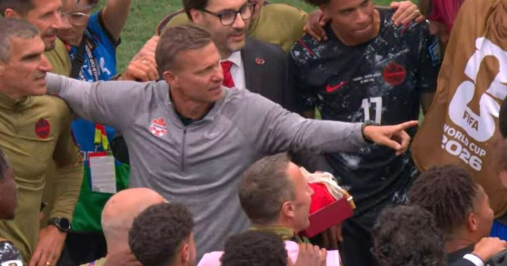 Jesse Marsch, t&eacute;cnico do Canad&aacute;, fez discurso emocionante ap&oacute;s classifica&ccedil;&atilde;o para as oitavas da Copa