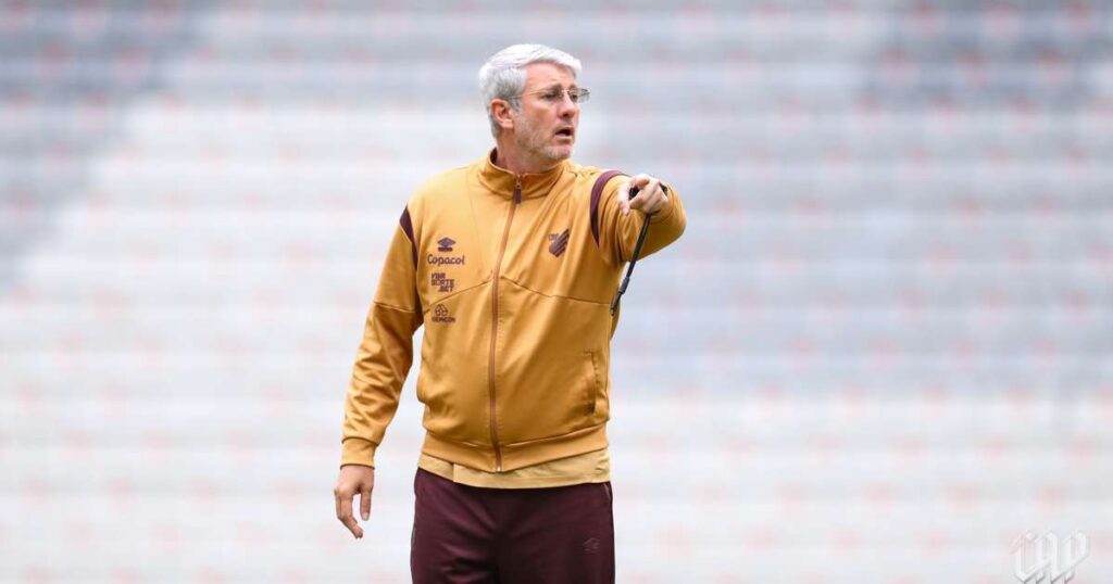 Athletico-pr: Odair Hellmann esconde o jogo para duelo decisivo contra o Internacional