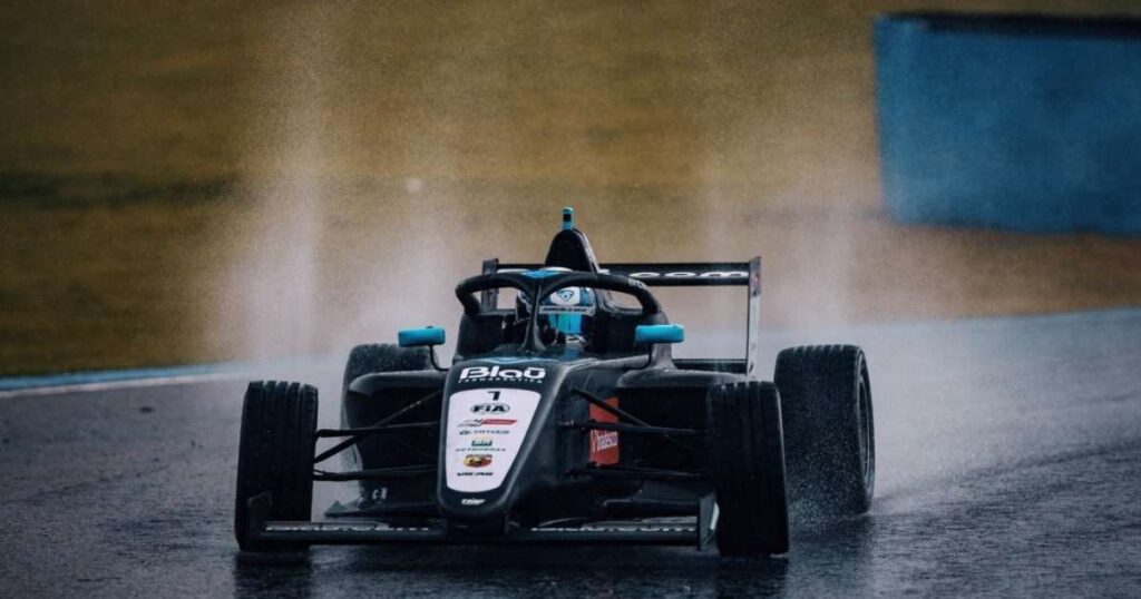 F4 Brasil retorna ao Velocitta com Fausto Arnaudo na pole da corrida 1