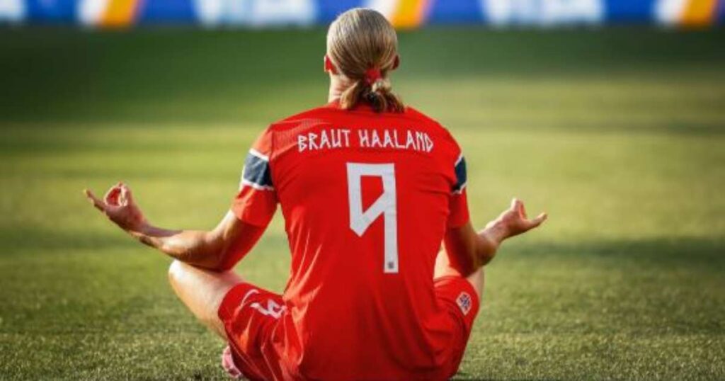 Braut Haaland est&aacute; nas costa da camisa do atacante noruegu&ecirc;s nesta Copa Foto: Instagram/@erling