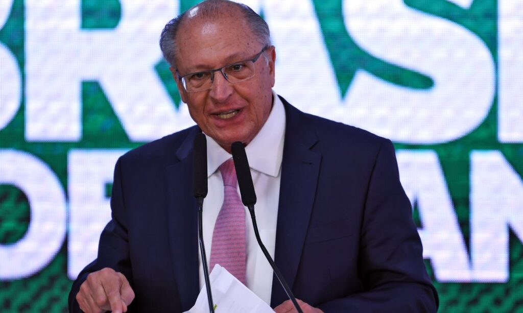 Alckmin defende reciprocidade e nega retaliação em resposta a tarifas dos EUA