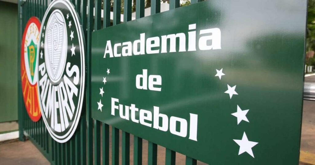Tecnologia da CBF, polêmica da SAF do Vasco e atitude de Flaco López marcam o noticiário do Palmeiras
