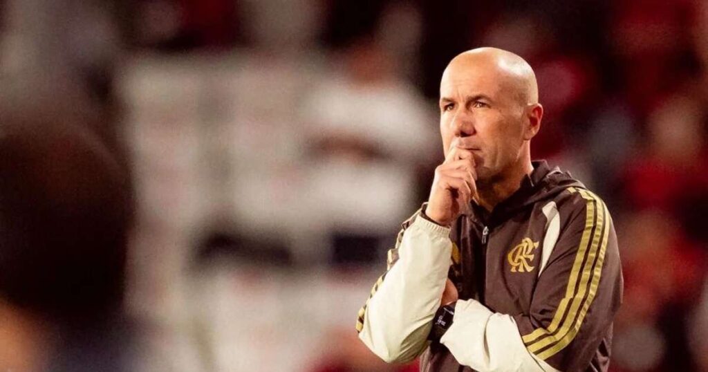 A cautela de Leonardo Jardim sobre Thiago Almada e o mercado do Flamengo
