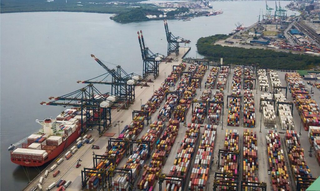 Brasil reage a novas tarifas dos EUA, ministro as considera 'indevidas' e estuda reciprocidade