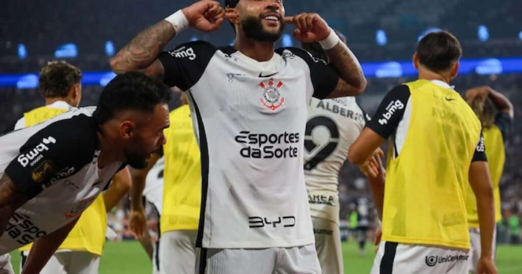 Memphis Depay agita torcida do Corinthians com mensagem enigmática sobre renovação