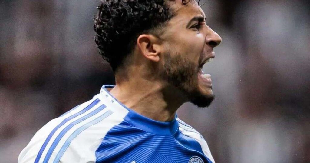 Protagonismo de William no Cruzeiro esfria chance de retorno ao Internacional