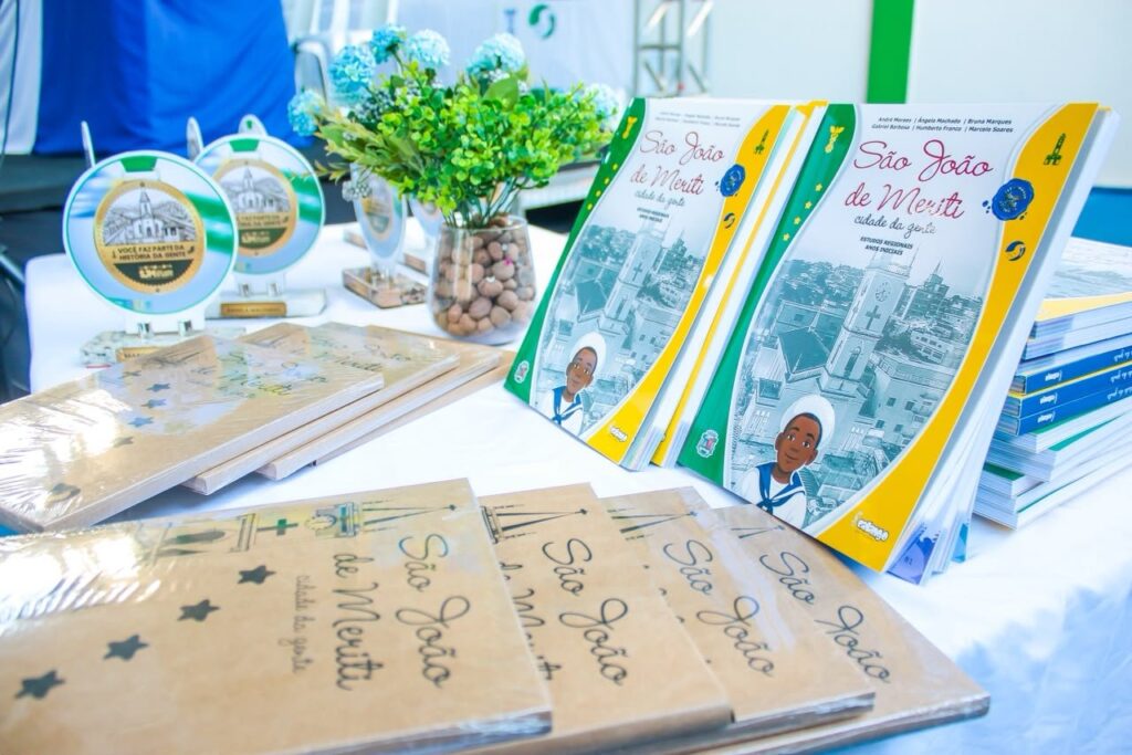 Meriti lança livro didático sobre a história da cidade para 30 mil alunos