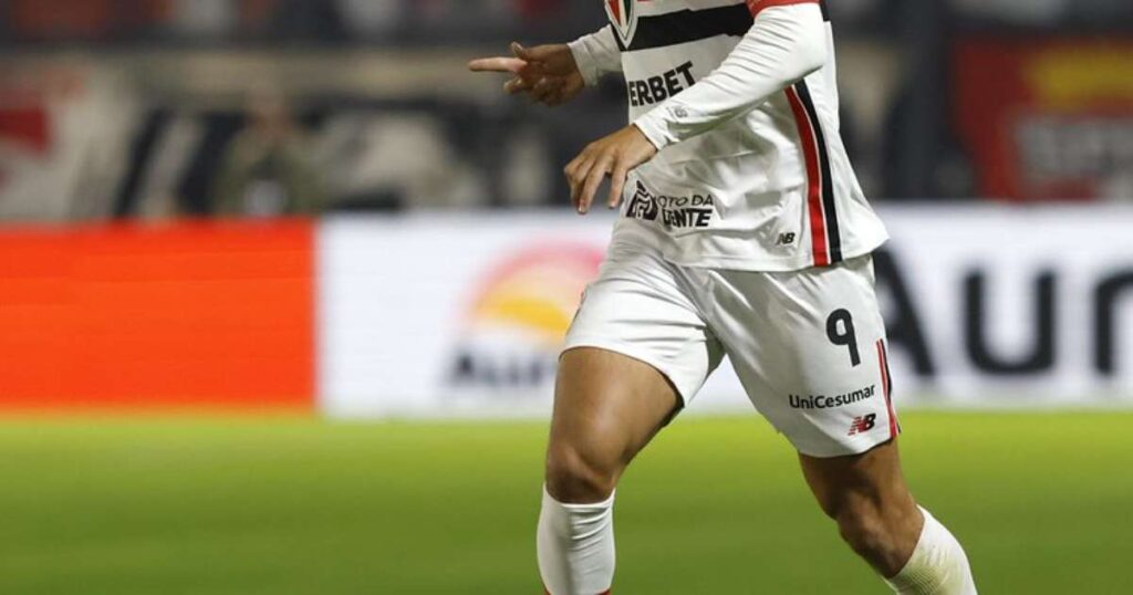 Calleri reconhece má atuação do São Paulo e valida vaias da torcida após empate no Morumbis