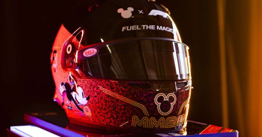 Capacete Disney e F1 com autógrafos de pilotos bate recorde em leilão beneficente
