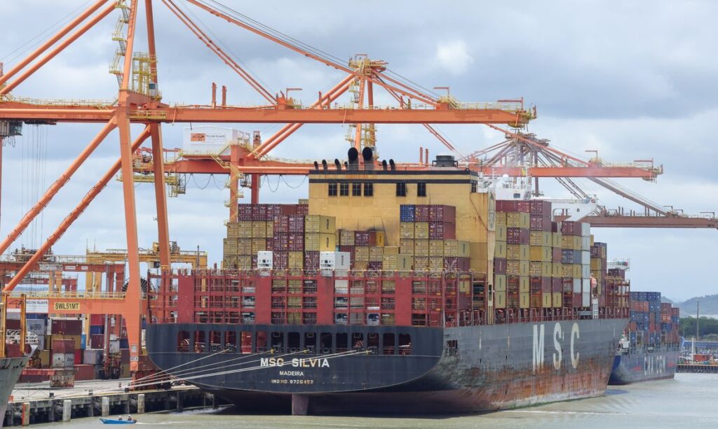 Comércio exterior brasileiro registra superávit de US$ 7 bilhões em julho
