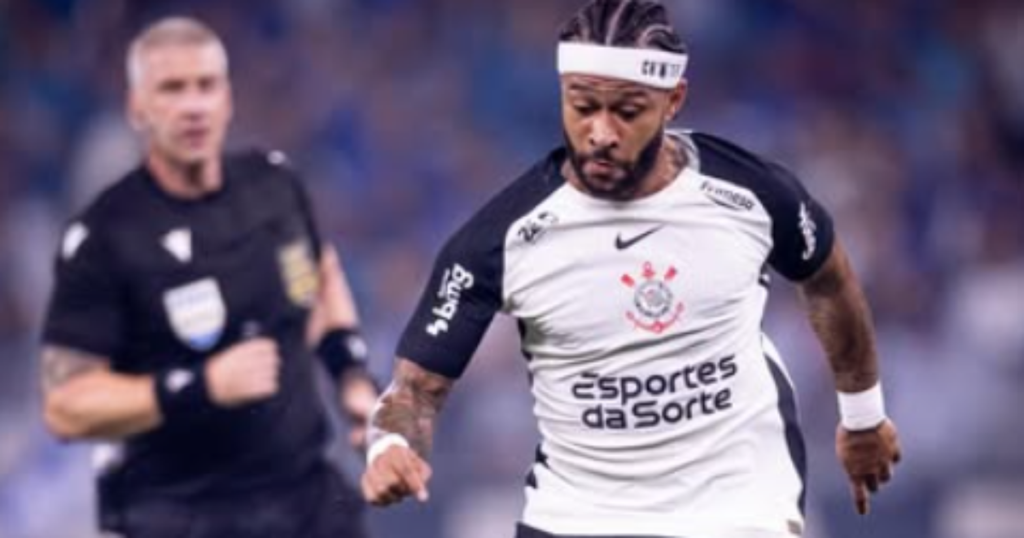 Dívida do Corinthians com Memphis Depay chega a R$ 77 milhões após fim de contrato