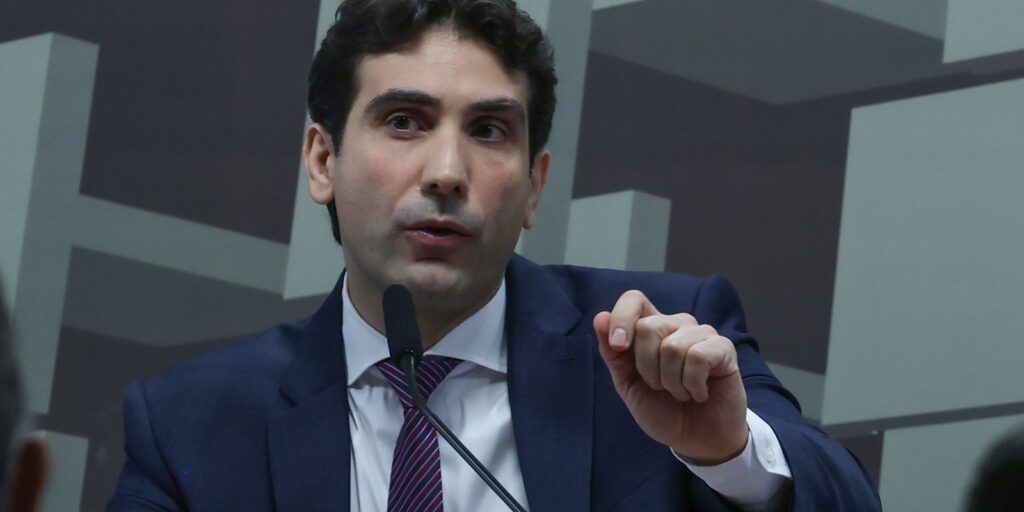 Galípolo critica pressão de empresas não bancárias por acesso ao FGC