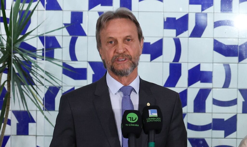 Mal-estar de Pedro Uczai, líder do PT, adia votações prioritárias na Câmara