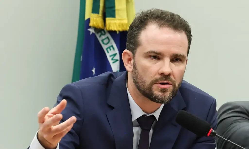 Ministro Durigan explica aumento da dívida pública e desvincula de gastos
