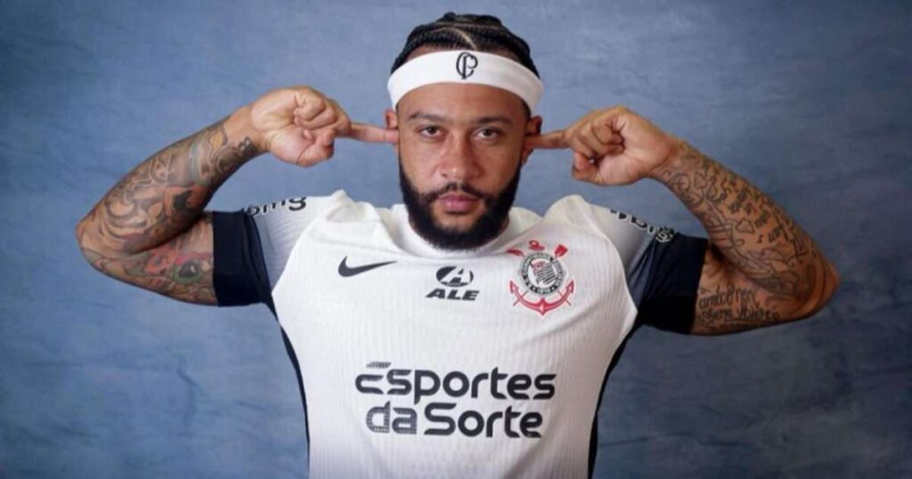 Negociação por renovação de Memphis Depay com Corinthians enfrenta impasse