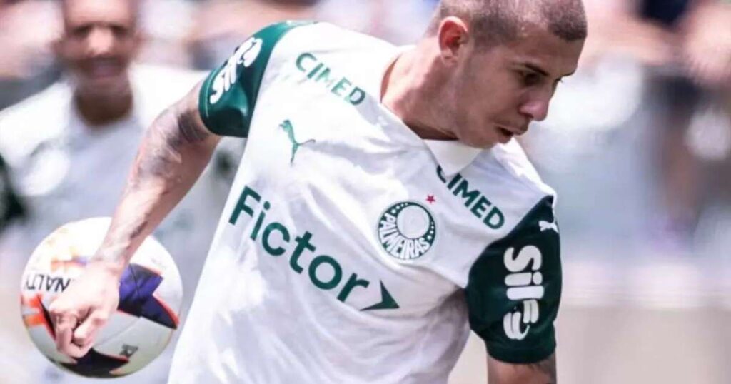 Palmeiras negocia renovação de contrato com atacante Felipe Teresa