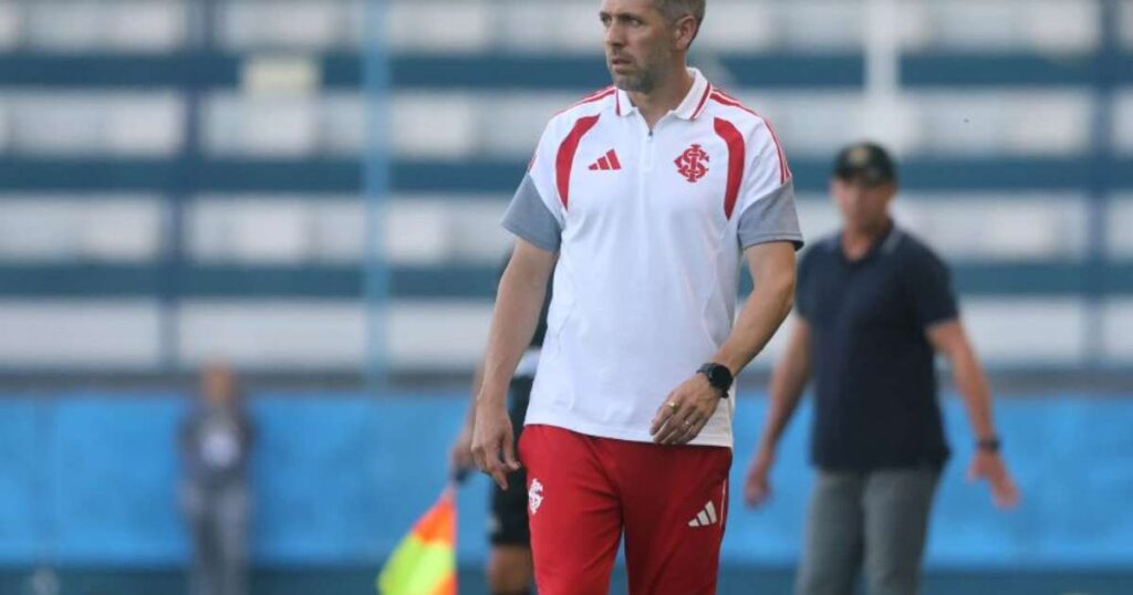Pezzolano analisa relação com torcida do Internacional após empate
