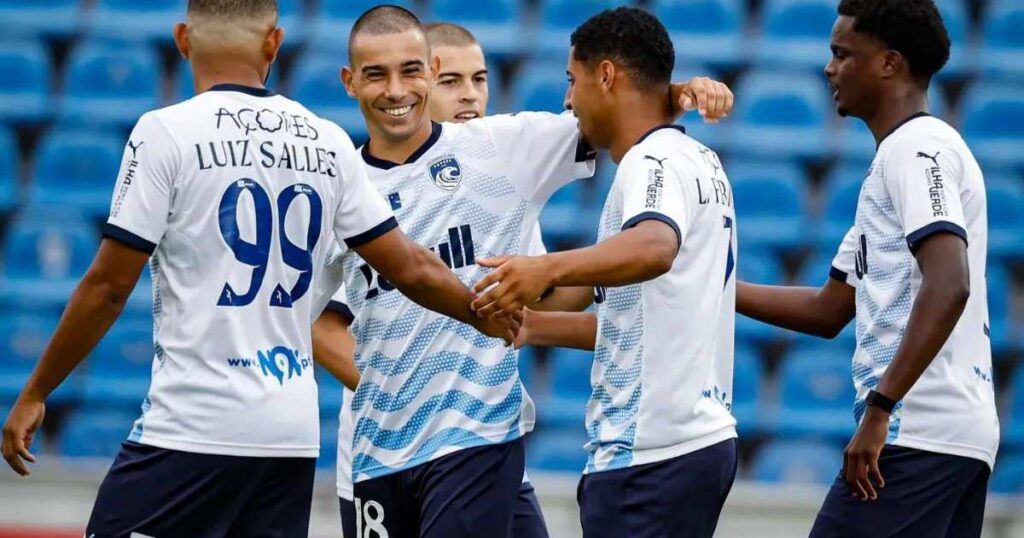 Santa Clara aposta em talentos brasileiros e consolida identidade no futebol português