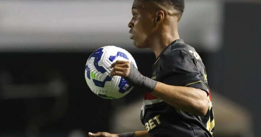Wendell atinge marca de 50 jogos pelo São Paulo em reencontro com o Grêmio