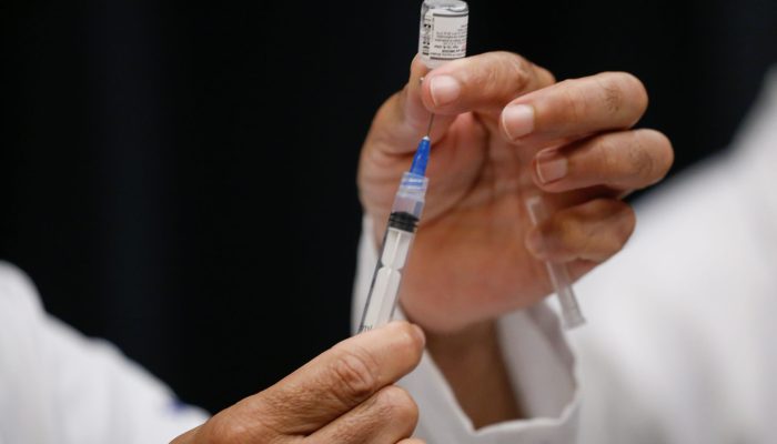 Dia D de multivacinação abre mais de 400 pontos no Rio neste sábado