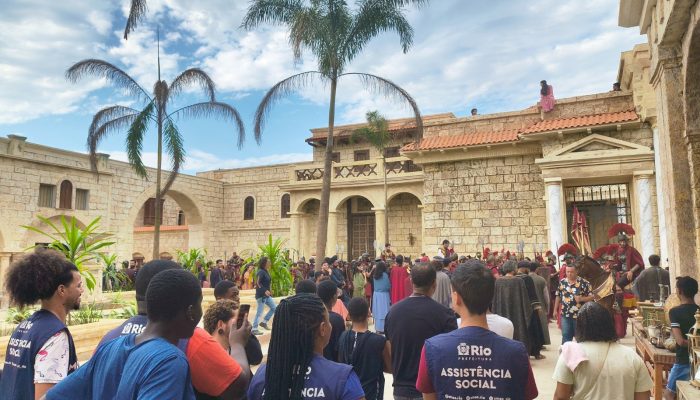 Jovens em medida socioeducativa visitam complexo de cinema na Zona Oeste