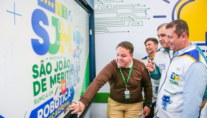 Meriti inaugura a primeira sala de robótica da rede municipal