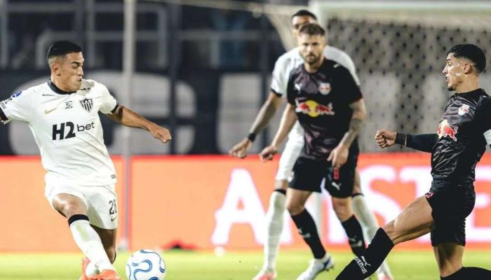Atlético-mg vence Bragantino com gol de Cuello e abre vantagem na Sul-americana