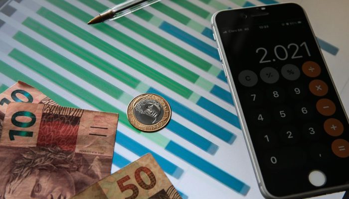 Boletim Focus mostra primeira queda na projeção do mercado para a Selic em 2026 desde março