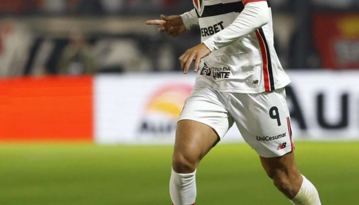 Calleri reconhece má atuação do São Paulo e valida vaias da torcida após empate no Morumbis