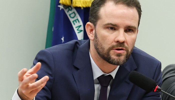 Dario Durigan nega inércia do governo federal diante da crise no BRB