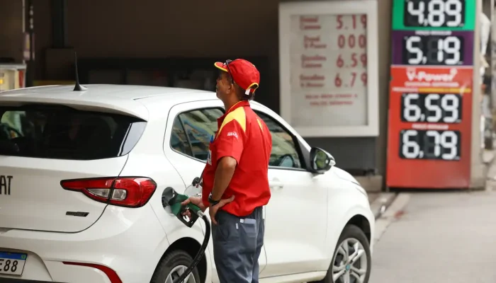Etanol na gasolina: aumento da mistura para e32 gera debate sobre veículos e economia