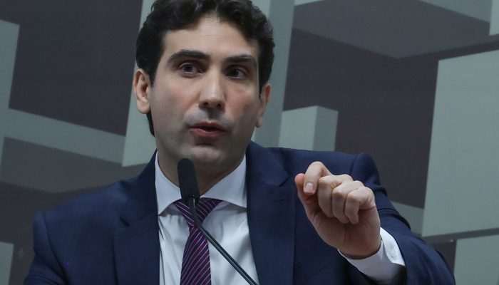 Galípolo critica pressão de empresas não bancárias por acesso ao FGC