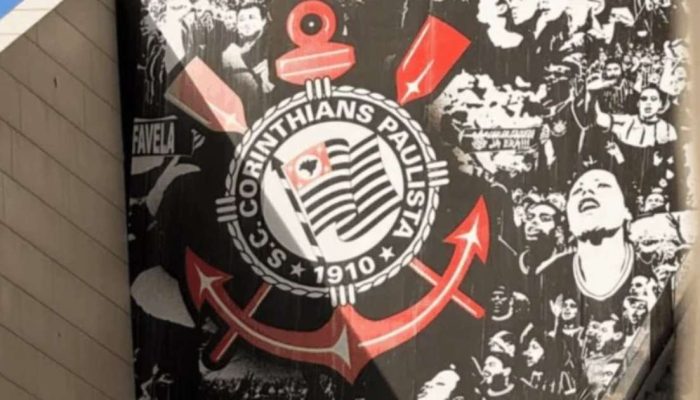 Gesto de Fernando Diniz no gramado do Corinthians após vitória sobre o Remo repercute