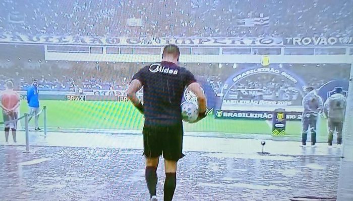 Legenda: O Rafael Rodrigo Klein (RS) realizou uma inspe&ccedil;&atilde;o no campo Foto: Jogada10