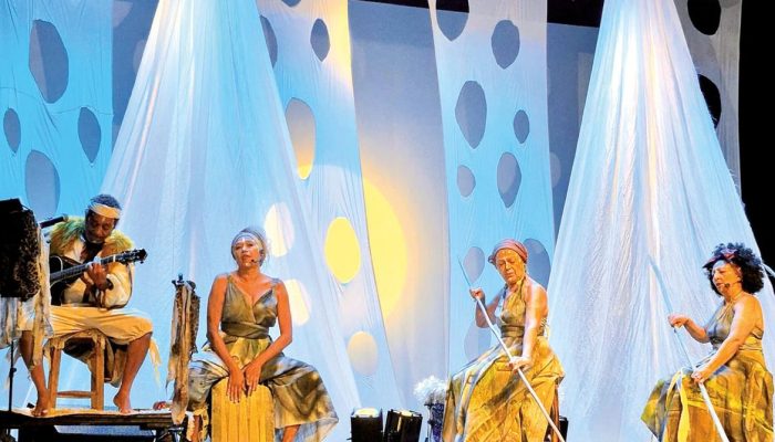 Clenor Júnior, e retorna ao palco do histórico teatro natalense para revisitar n