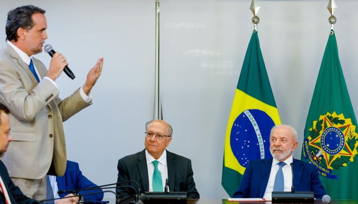 tação sobre compras internacionais de até US$ 50, apelidada de "taxa das blusinh