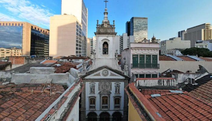 lei a informar ao Instituto sobre a ocorrência dos eventos e os lotes. O museólo