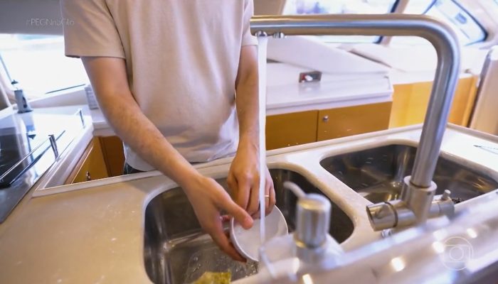 equipamentos de dessalinização — muitos deles importados e de difícil manutenção
