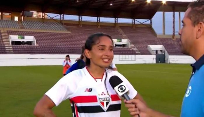 Sarah Aysha, do S&atilde;o Paulo, diz que foi insultada e xingada por maqueiro Foto: Reprodu&ccedil;&atilde;o/Sportv / Estad&atilde;o