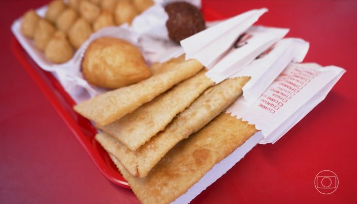 semana O pastel, um dos símbolos mais tradicionais das feiras livres brasileiras